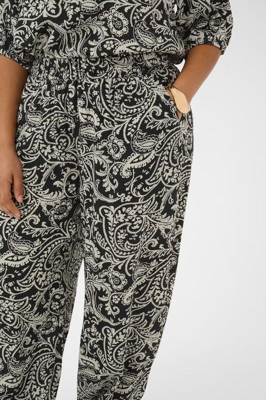 KC Berry Pants, Black/Chalk Paisley