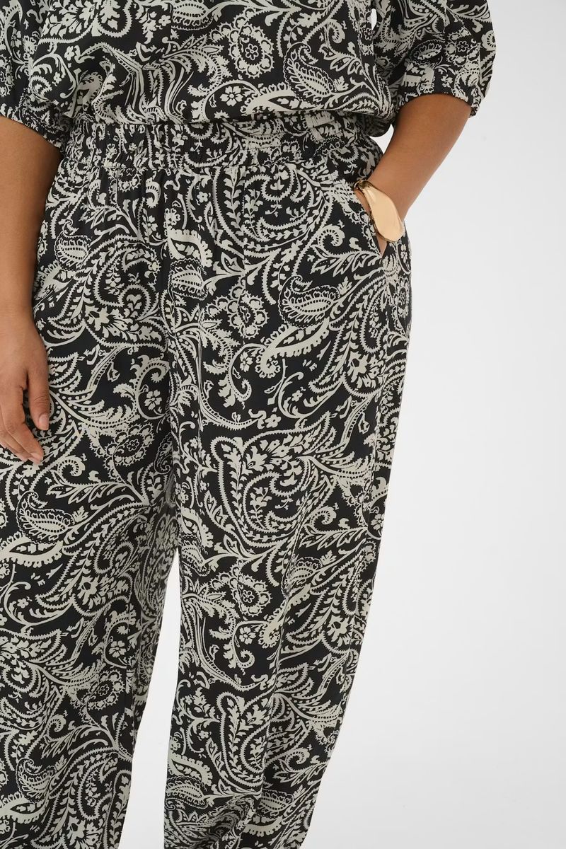 KC Berry Pants, Black/Chalk Paisley